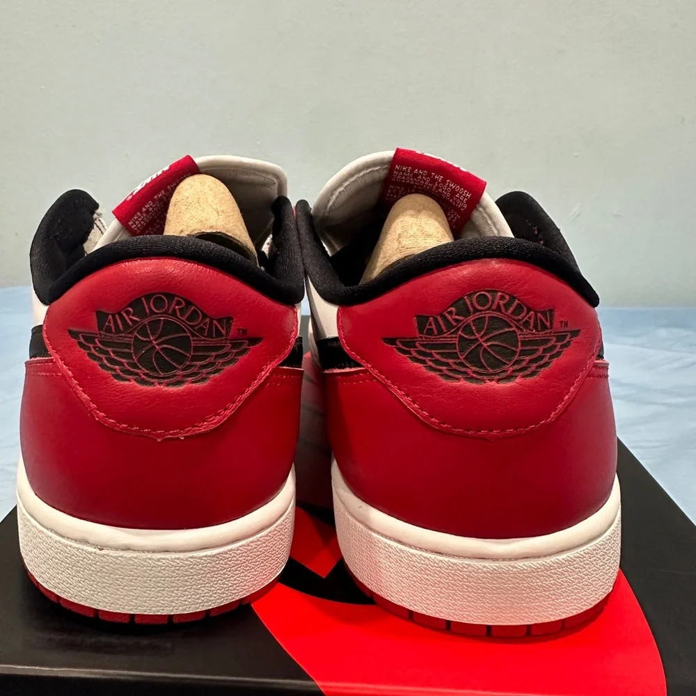 Size 10.5 Men 12 Wmn Nike Air Jordan Retro 1 Low OG Chicago 2025 HQ6998-600 - Picture 7 of 11